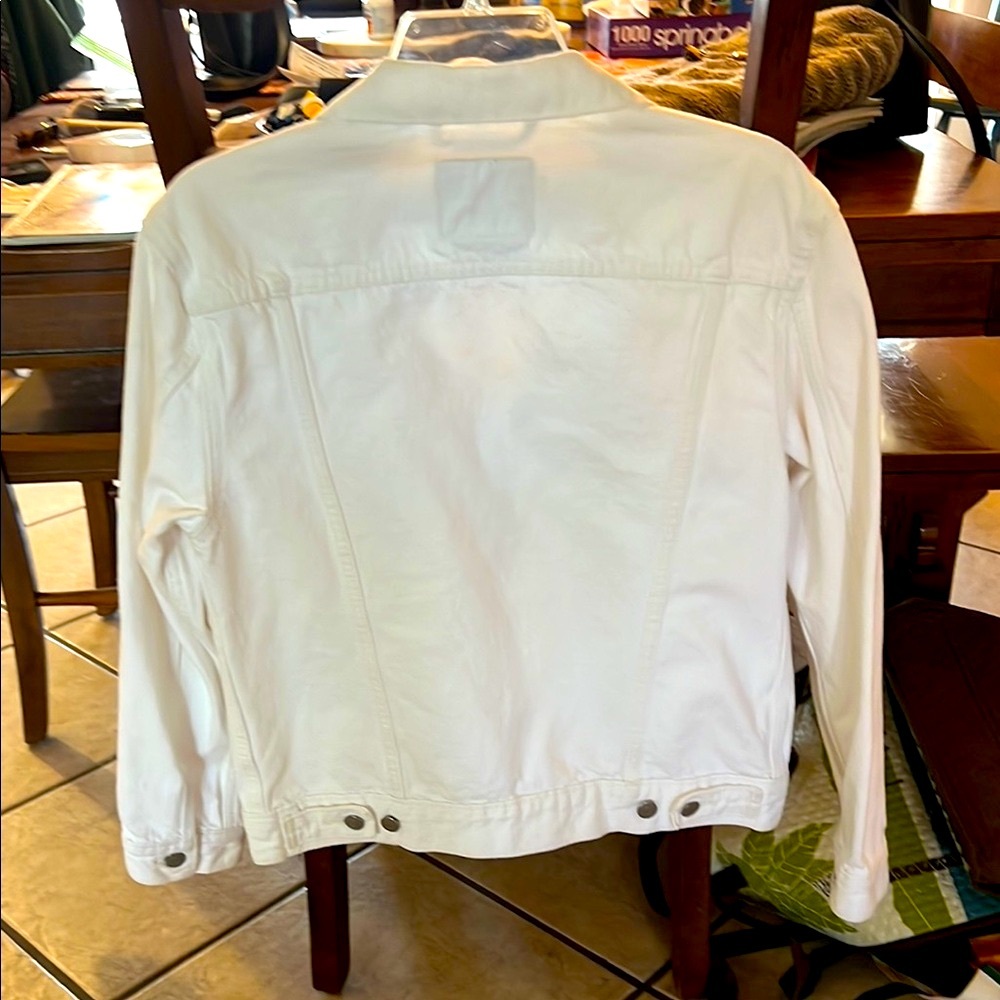 Levi’s White Denim Jacket - Picture 4 of 4